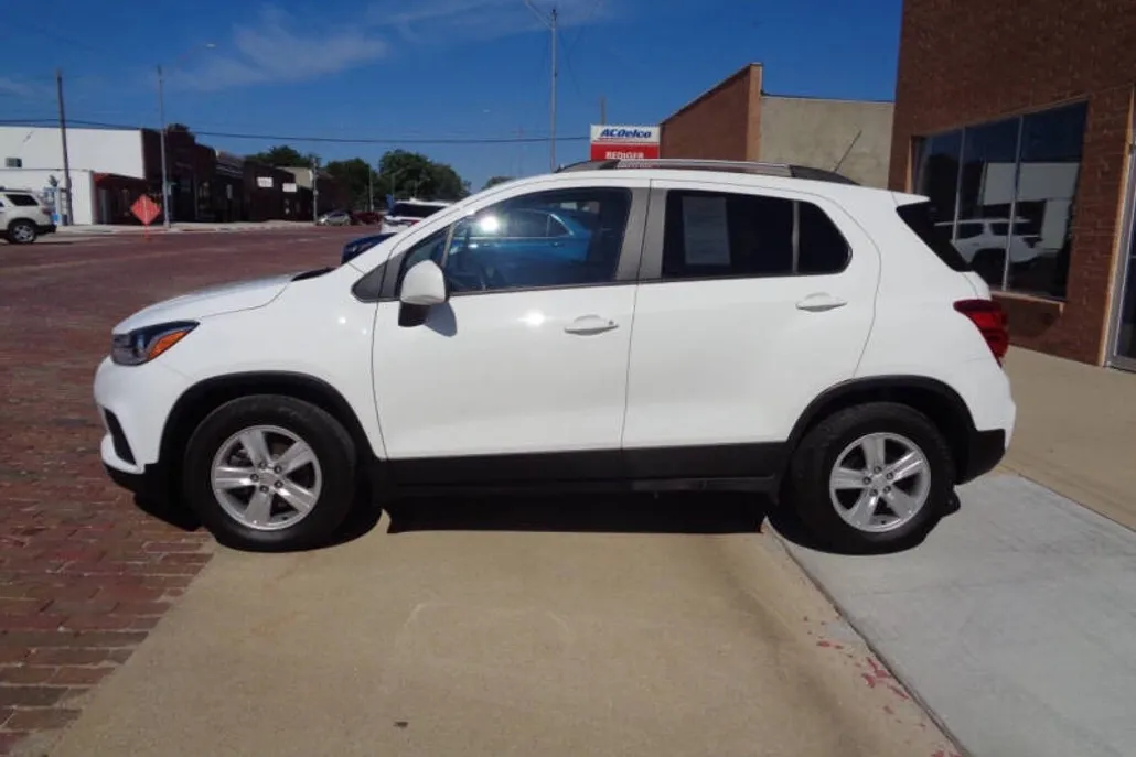2022 Chevrolet Trax LT photo 1