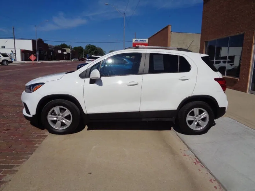 2022 Chevrolet Trax LT photo 1