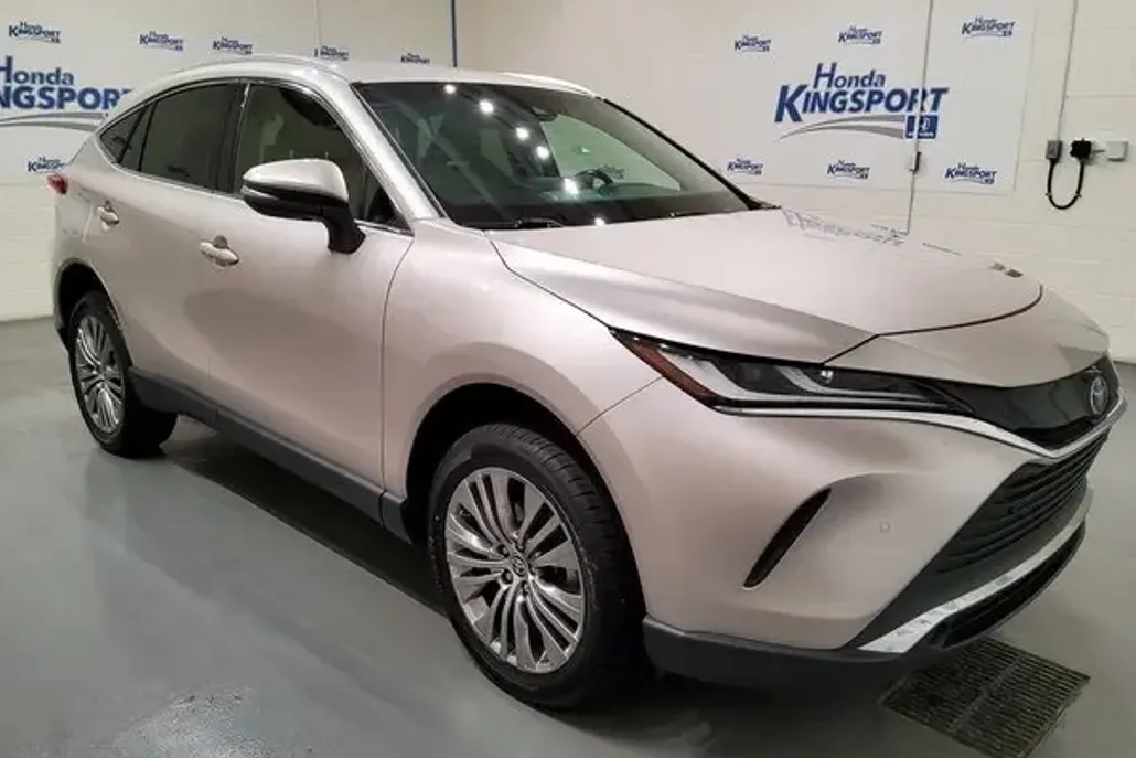 2022 Toyota Venza XLE photo 1