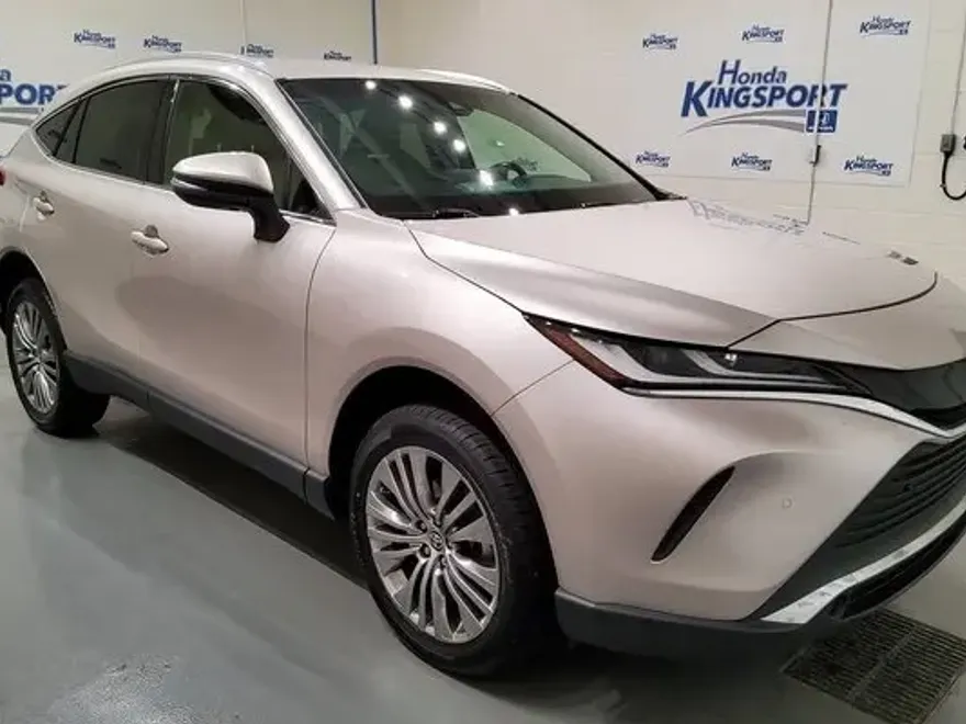 2022 Toyota Venza XLE photo 1