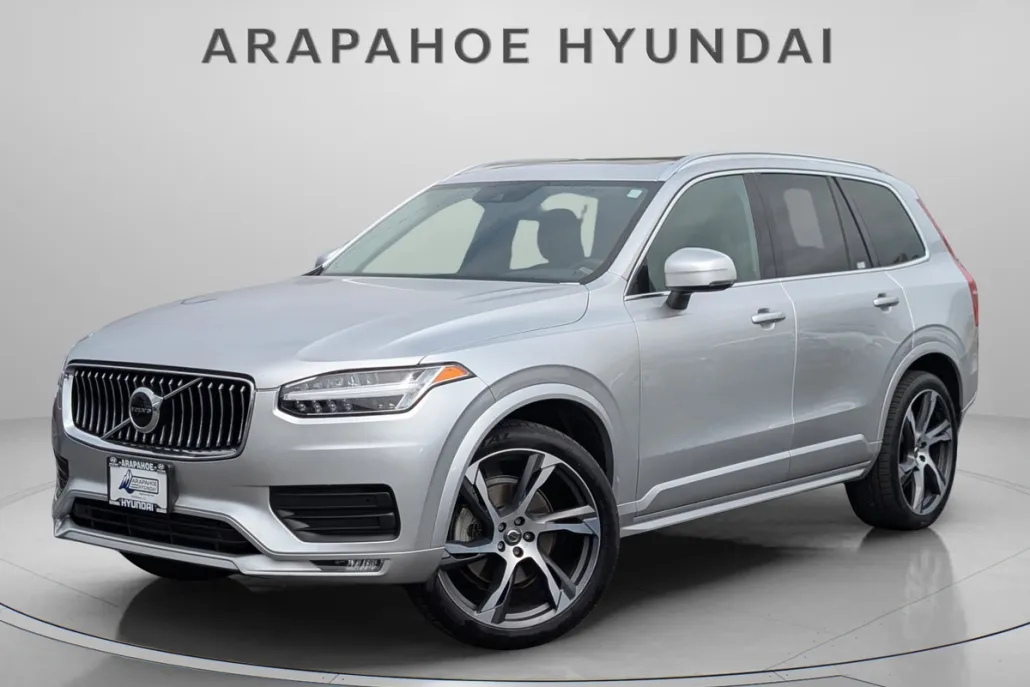2022 Volvo XC90 T5 Momentum photo 1