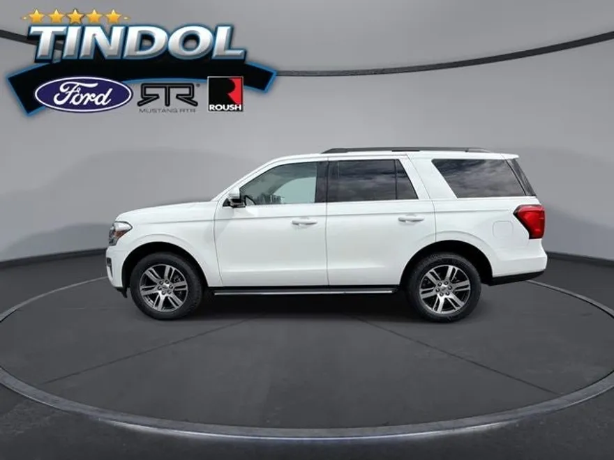 2022 Ford Expedition XLT photo 1