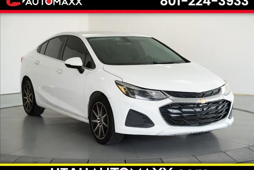 2019 Chevrolet Cruze LT photo 1