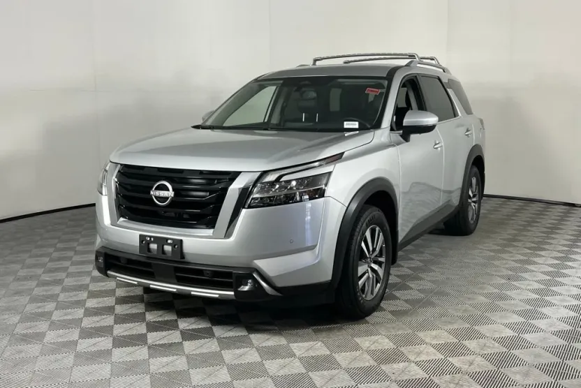 2022 Nissan Pathfinder SL photo 1