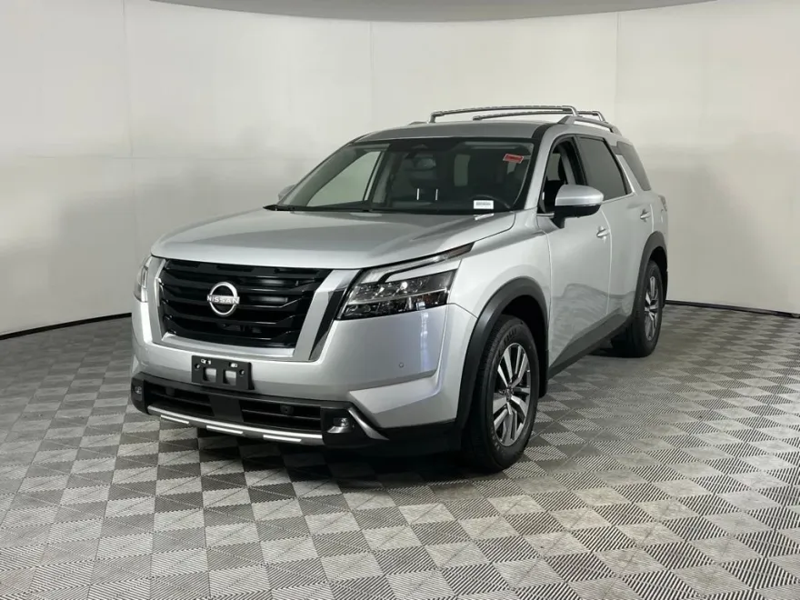 2022 Nissan Pathfinder SL photo 1