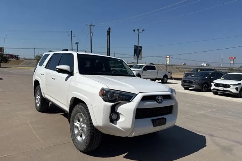 2019 Toyota 4Runner SR5 photo 1