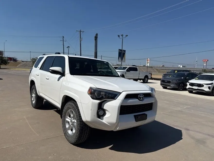 2019 Toyota 4Runner SR5 photo 1