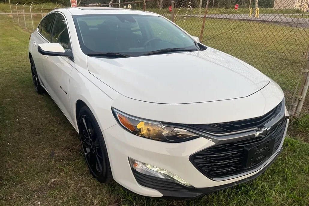 2024 Chevrolet Malibu 1LT photo 1