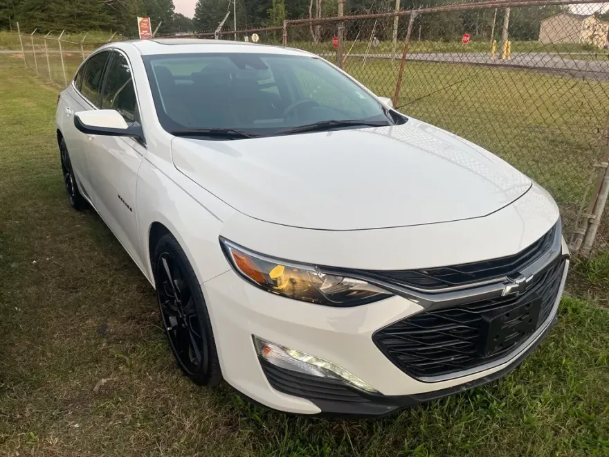 2024 Chevrolet Malibu 1LT photo 1