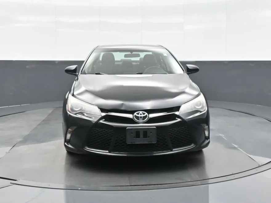 2017 Toyota Camry SE photo 1