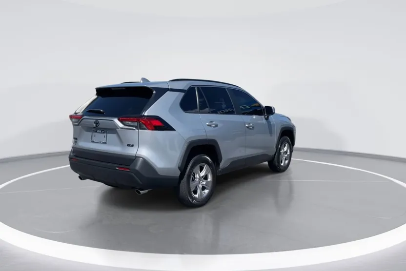 2022 Toyota RAV4 XLE photo 1