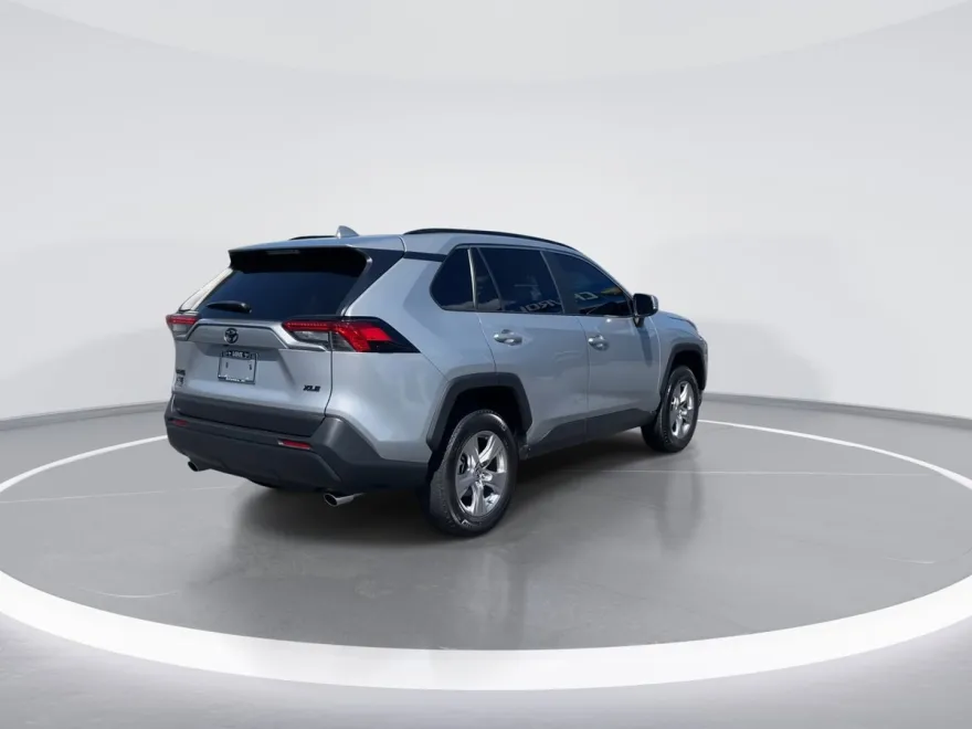2022 Toyota RAV4 XLE photo 1