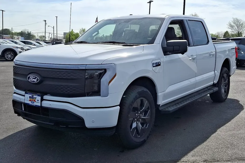 2025 Ford F-150 Lightning photo 1