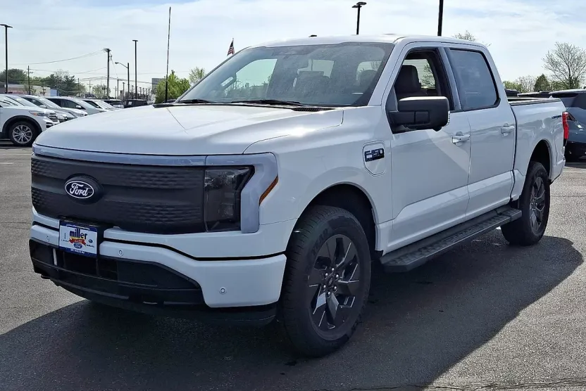 2025 Ford F-150 Lightning photo 1