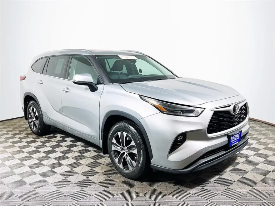 2021 Toyota Highlander XLE photo 1