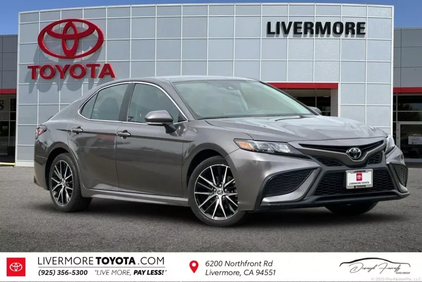2024 Toyota Camry SE photo 1