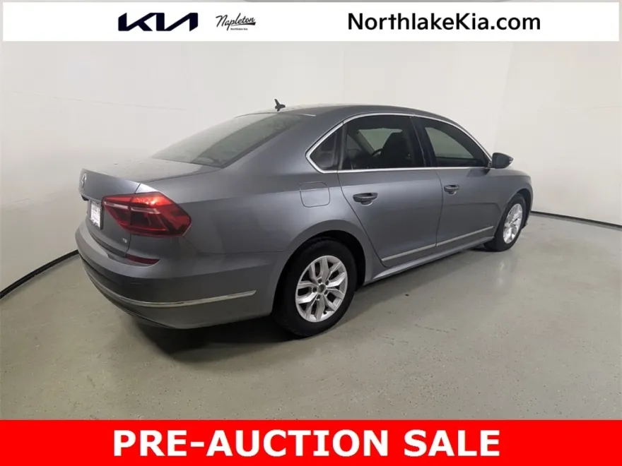 2017 Volkswagen Passat S photo 1