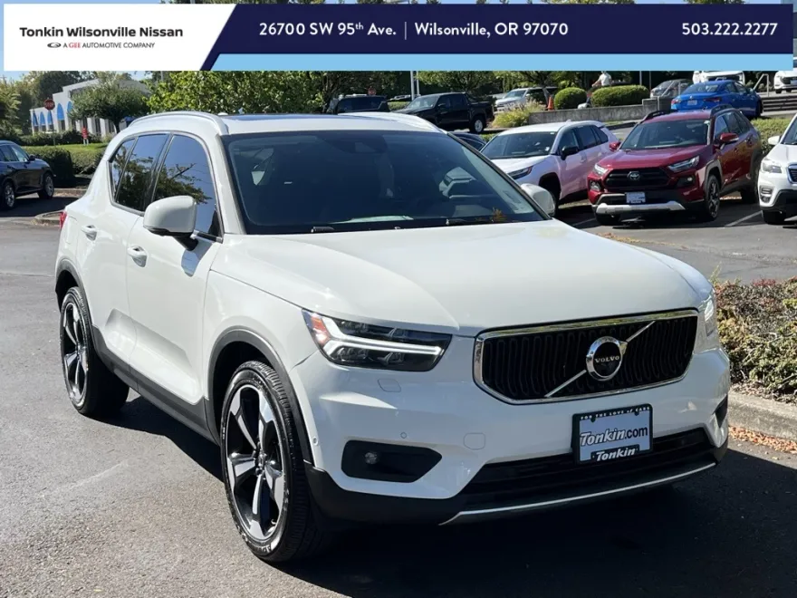 2019 Volvo XC40 T5 Momentum photo 1
