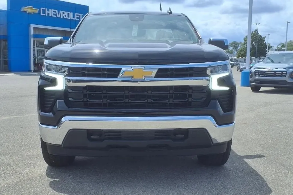 2026 Chevrolet Silverado 1500 LT photo 1