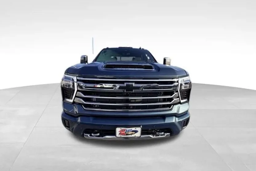 2025 Chevrolet Silverado 3500HD High Country photo 1