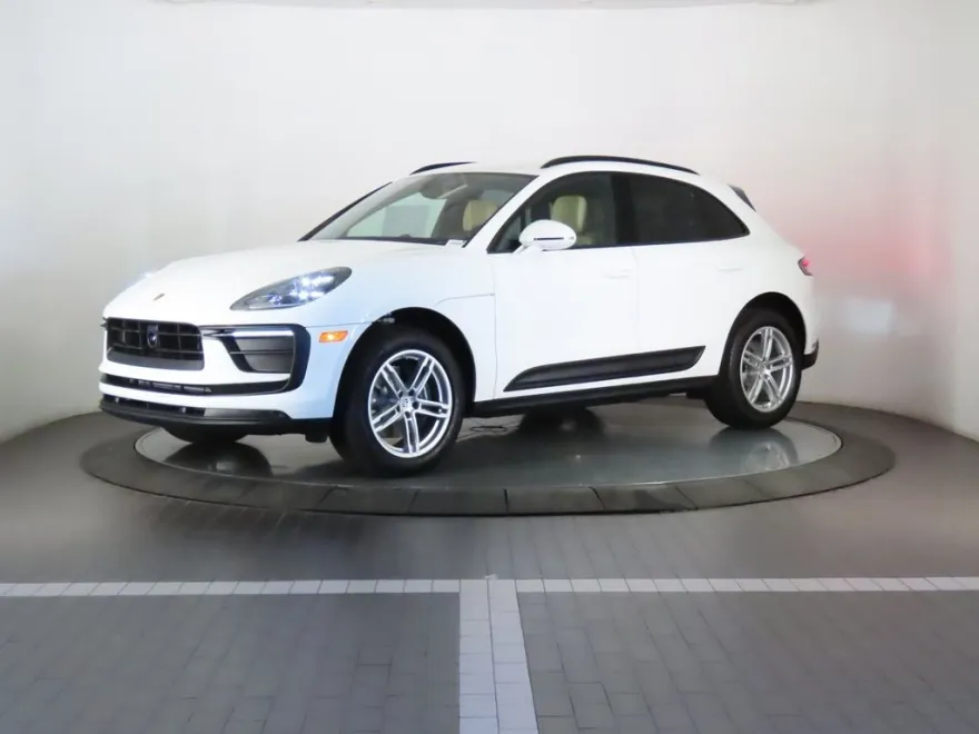 2026 Porsche Macan Base photo 1