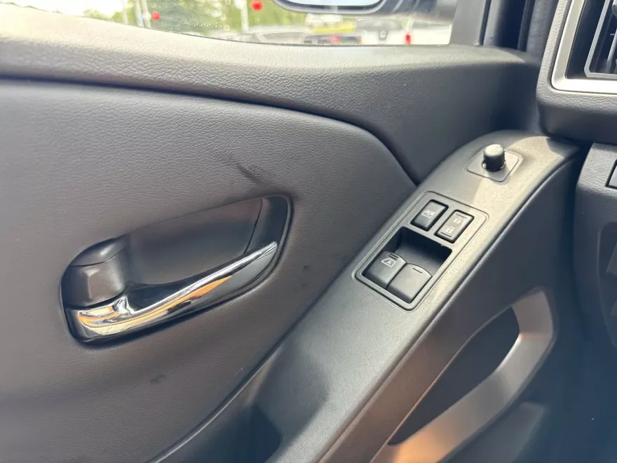 2025 Nissan Frontier SV photo 1