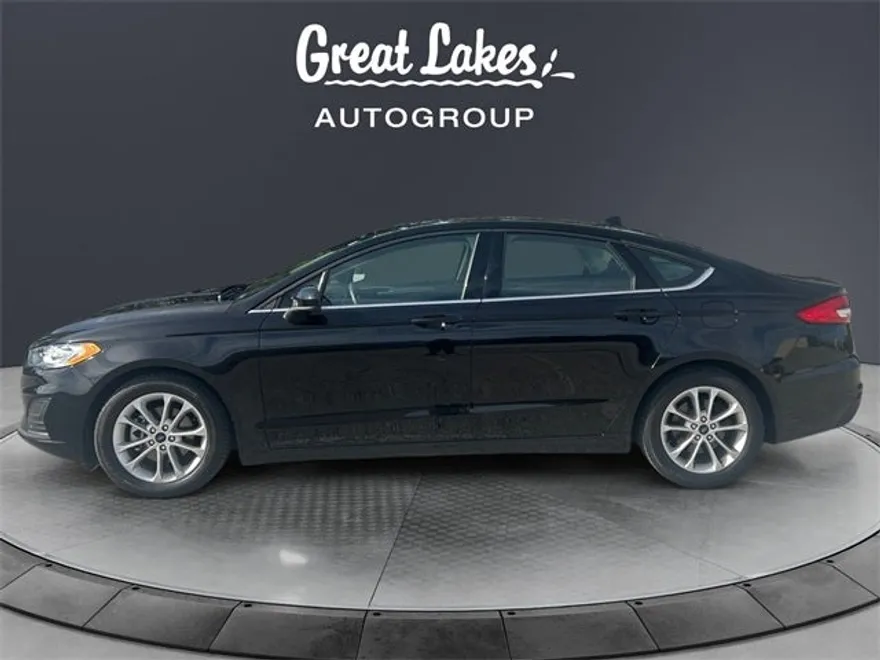 2020 Ford Fusion SE photo 1
