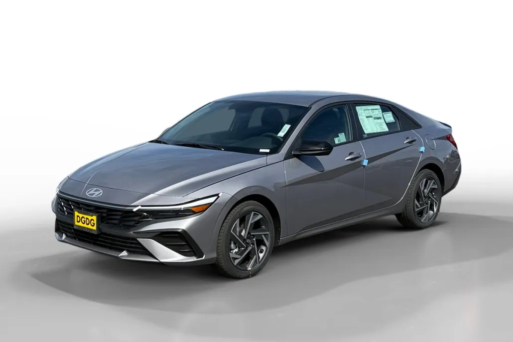 2025 Hyundai Elantra SEL Sport photo 1