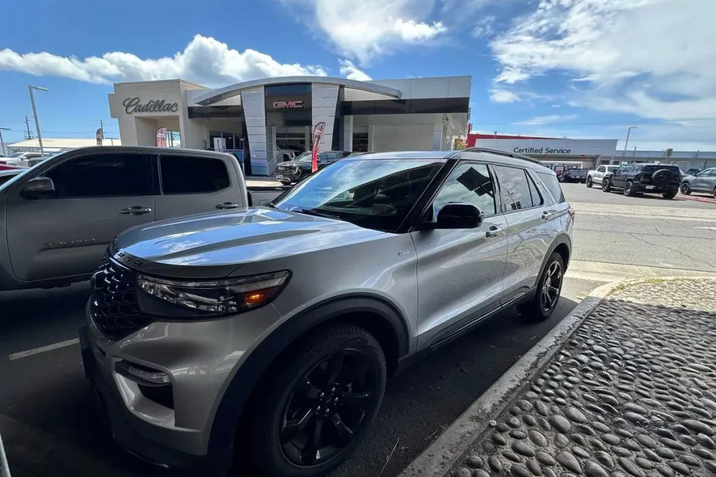 2023 Ford Explorer ST-Line photo 1