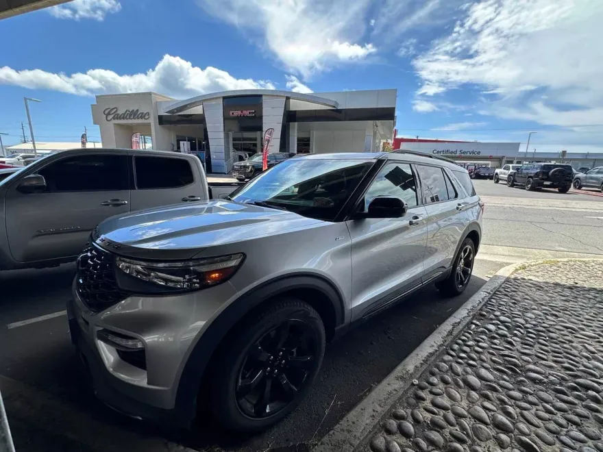 2023 Ford Explorer ST-Line photo 1