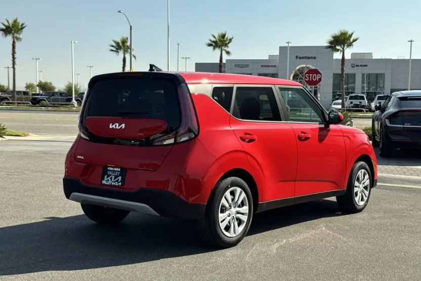 2025 Kia Soul LX photo 1