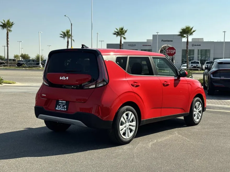2025 Kia Soul LX photo 1