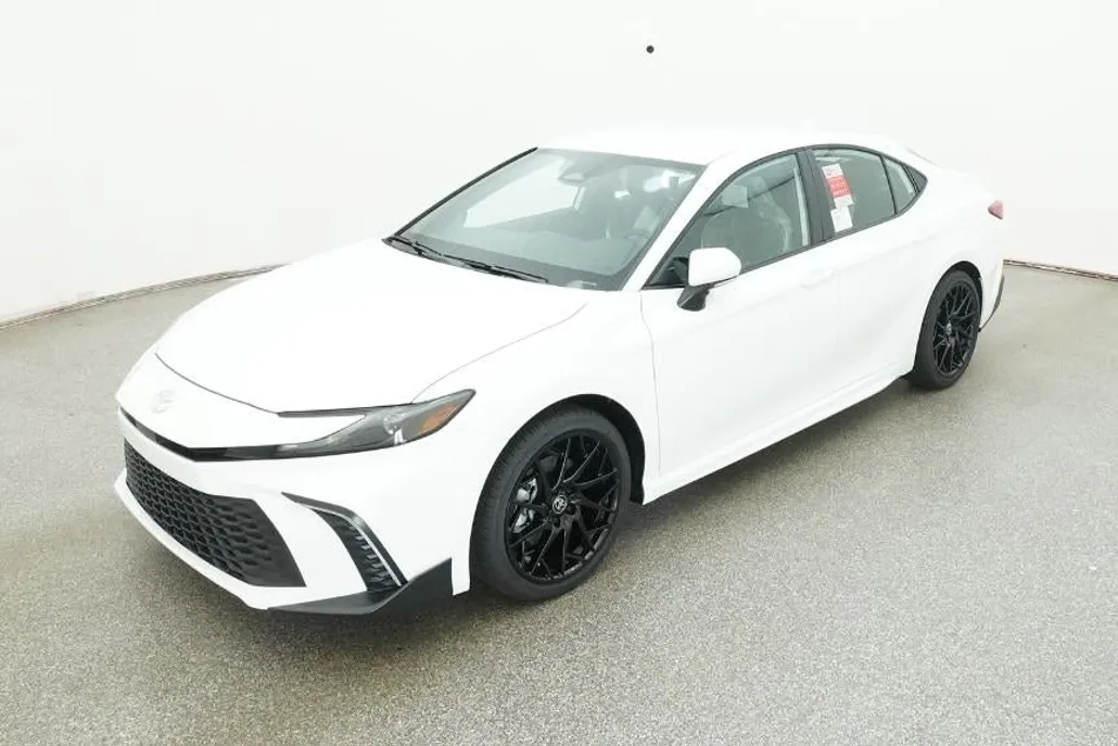 2026 Toyota Camry SE photo 1