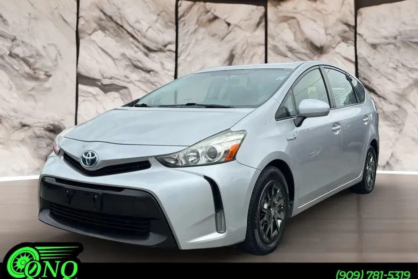 2015 Toyota Prius V Three photo 1
