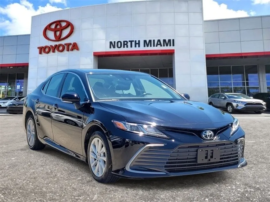 2022 Toyota Camry LE photo 1