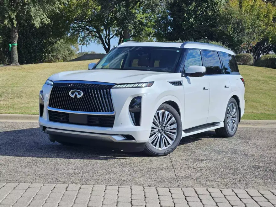 2026 Infiniti QX80 Luxe photo 1