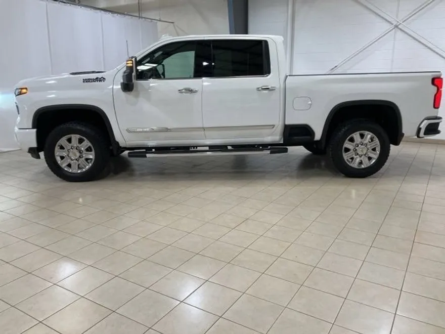 2025 Chevrolet Silverado 3500HD High Country photo 1