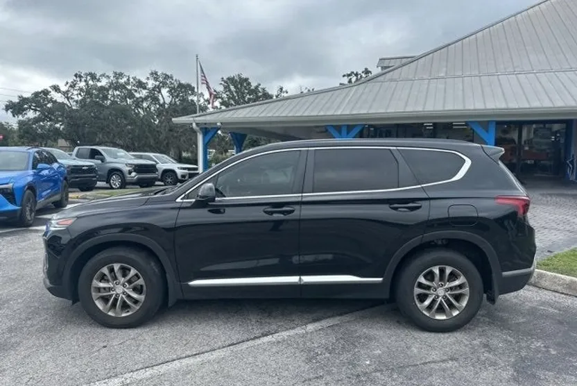 2020 Hyundai Santa Fe SE photo 1