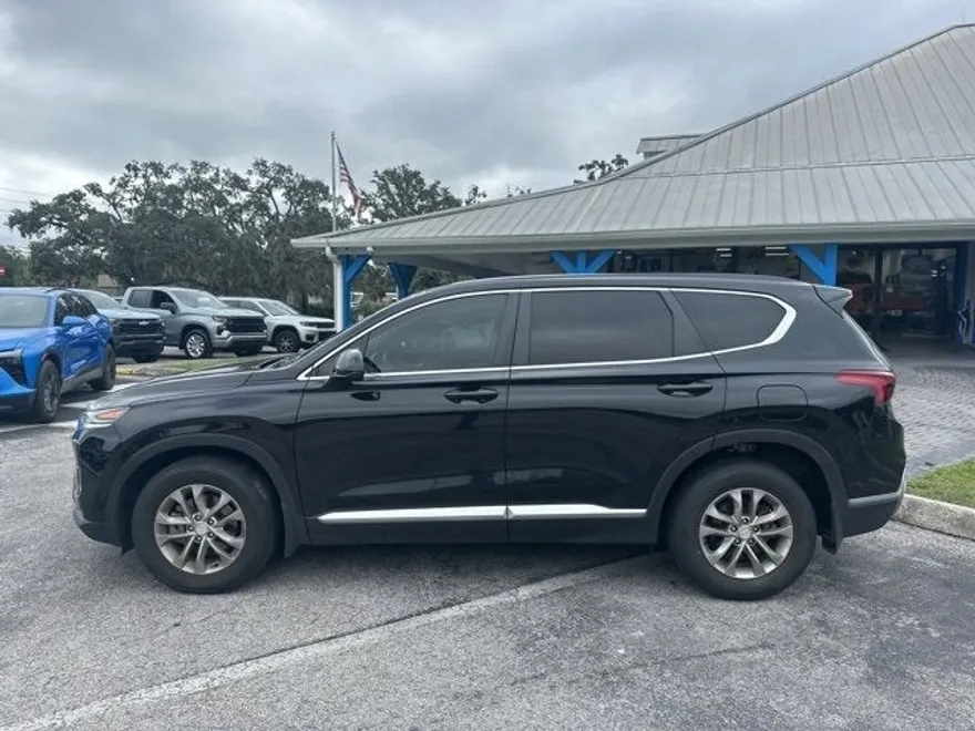 2020 Hyundai Santa Fe SE photo 1