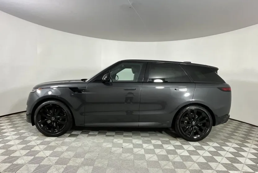 2025 Land Rover Range Rover Sport SE photo 1