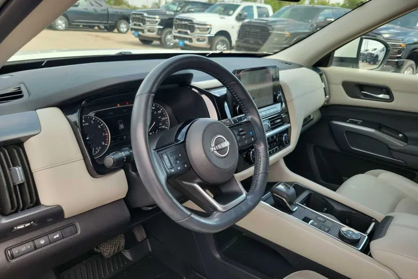 2023 Nissan Pathfinder SL photo 1