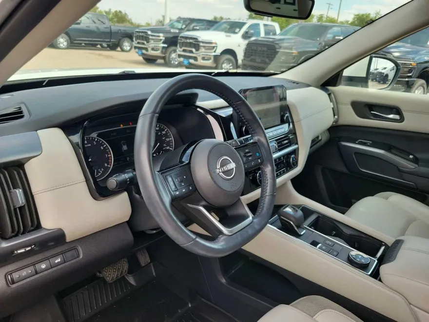 2023 Nissan Pathfinder SL photo 1