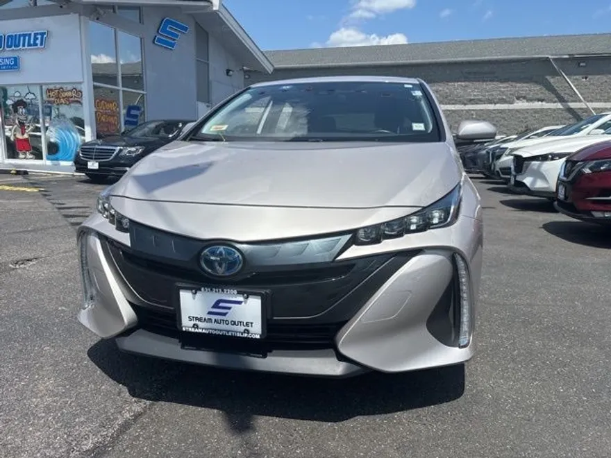 2022 Toyota Prius Prime LE photo 1