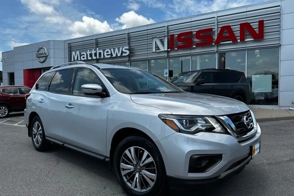 2020 Nissan Pathfinder S photo 1