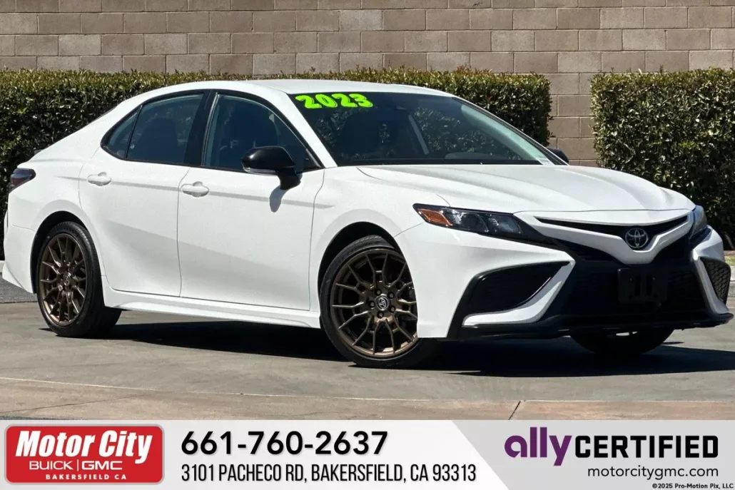 2023 Toyota Camry SE photo 1