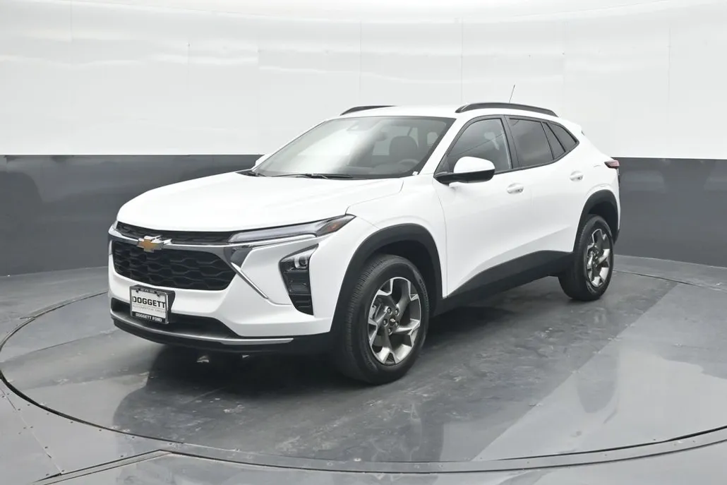 2025 Chevrolet Trax LT photo 1