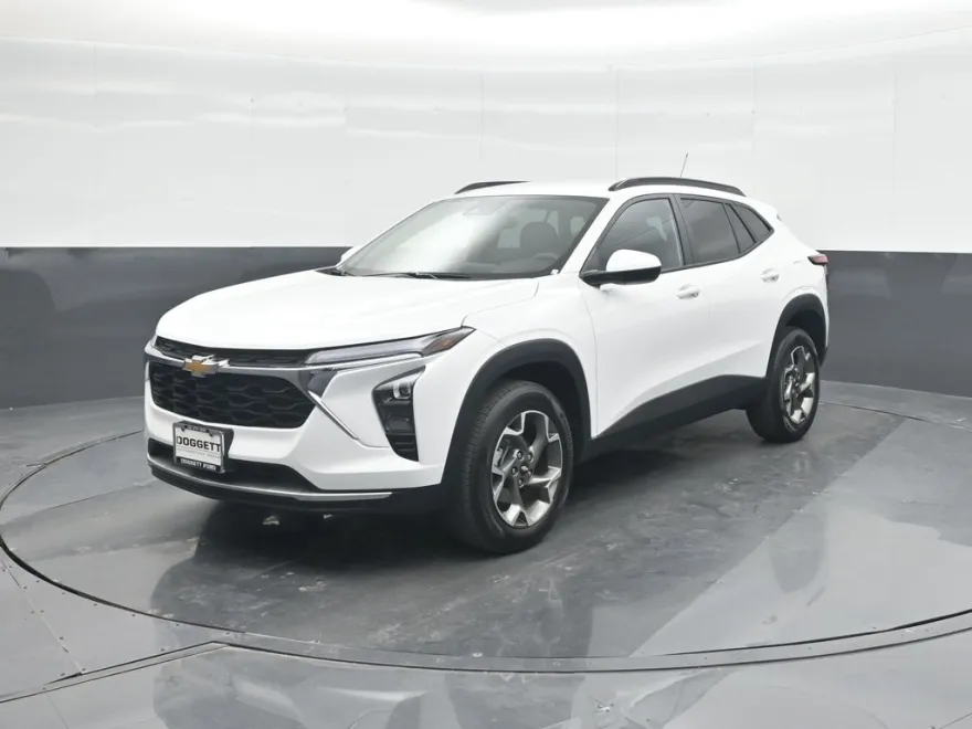 2025 Chevrolet Trax LT photo 1