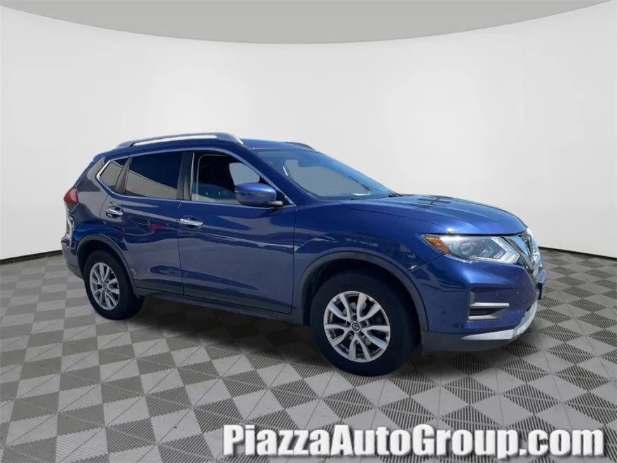 2019 Nissan Rogue SV photo 1