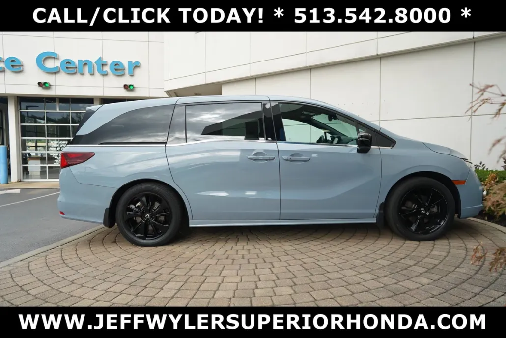 2023 Honda Odyssey Sport photo 1