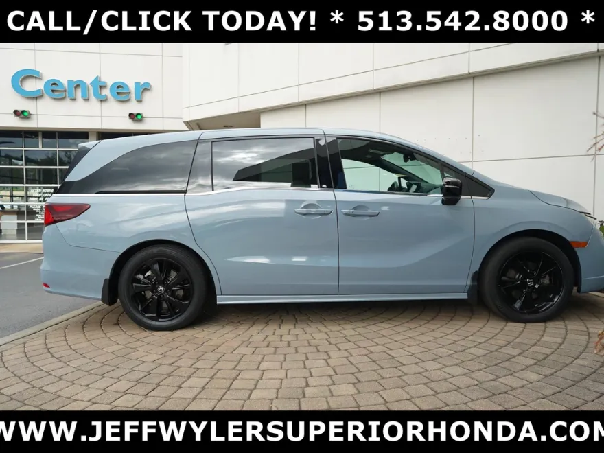 2023 Honda Odyssey Sport photo 1